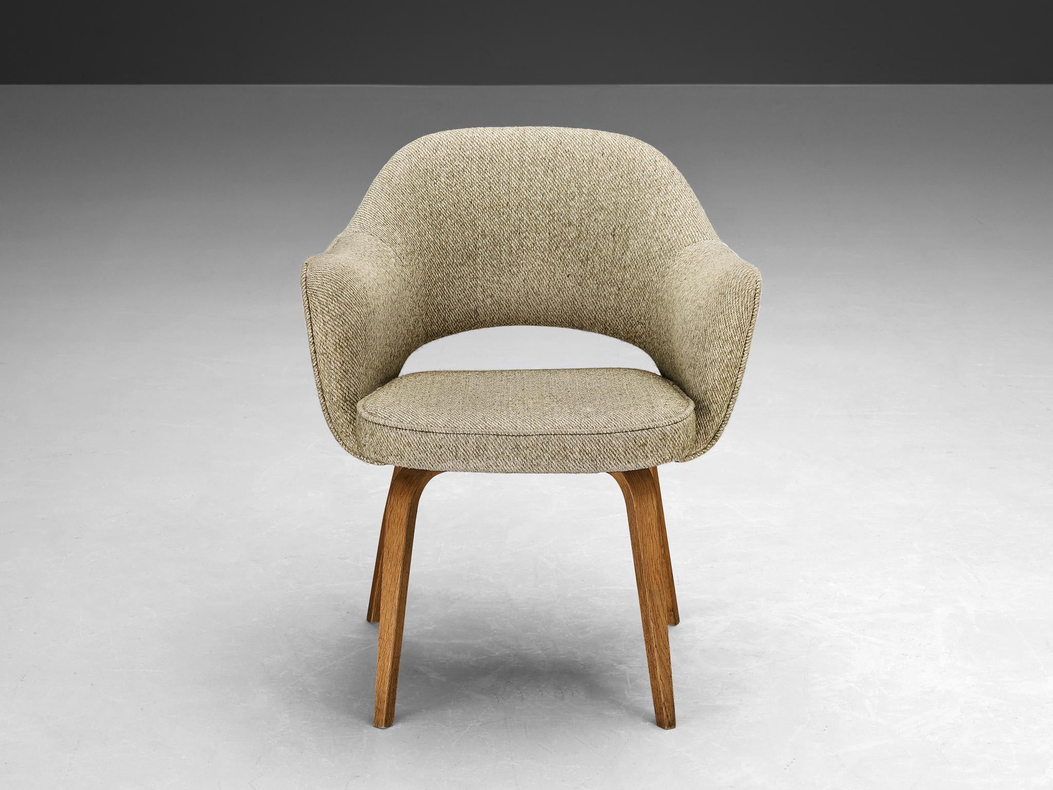 Eero Saarinen for Knoll 'Executive' Armchair in Beige Creme Fabric and Oak