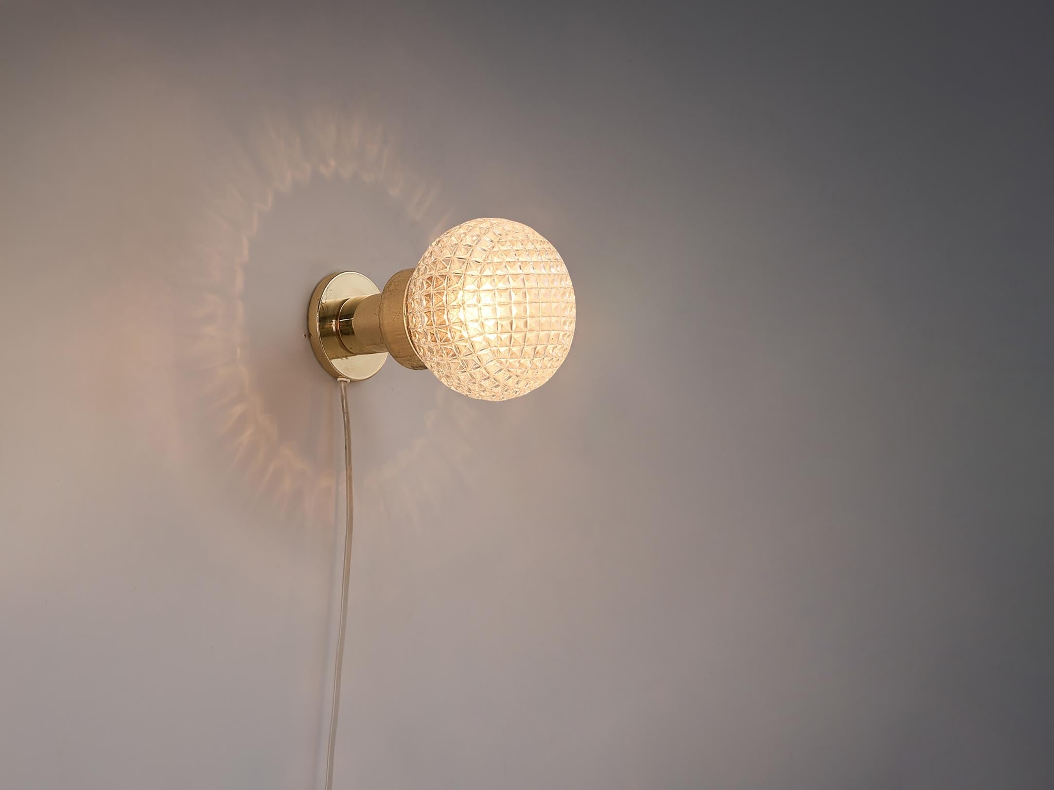 Charming Wall Light in Structured Glass and Brass