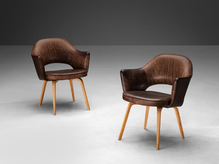 Eero Saarinen for Knoll 'Executive' Armchairs in Leather and Oak