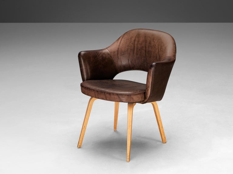 Eero Saarinen for Knoll 'Executive' Armchairs in Leather and Oak