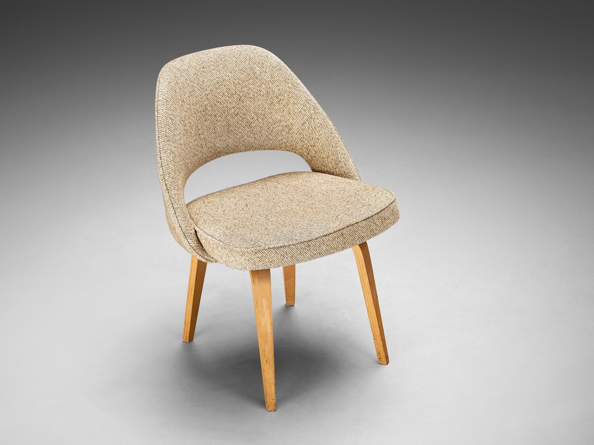 Eero Saarinen for Knoll 'Executive' Chair in Beige Creme Fabric and Oak