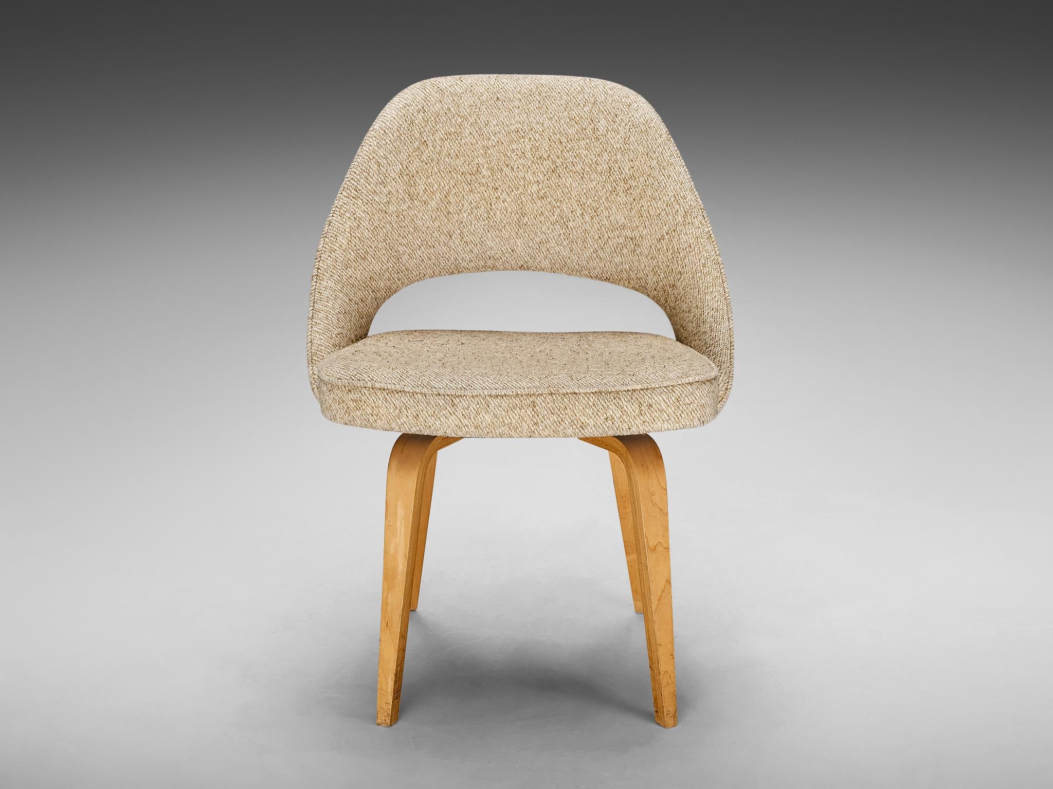 Eero Saarinen for Knoll 'Executive' Chair in Beige Creme Fabric and Oak